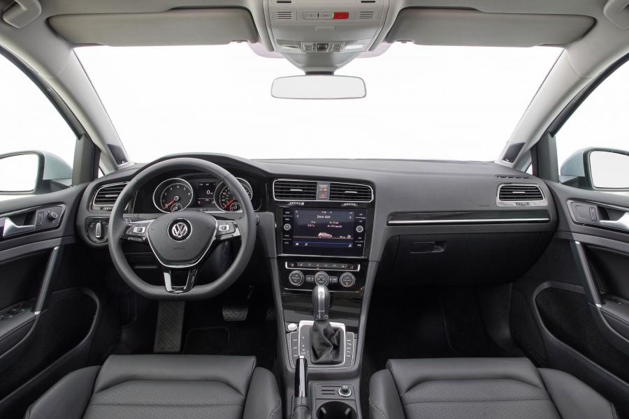 Торпедо Volkswagen Golf TSI 5-Door (Typ 5G) 2017 года  (NA) (фото 8 из 47)